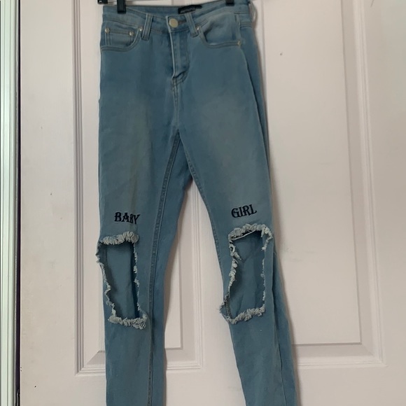 PRETTY LITTLE THING SKINNY STRETCHY JEANS RIPPED - Picture 1 of 4